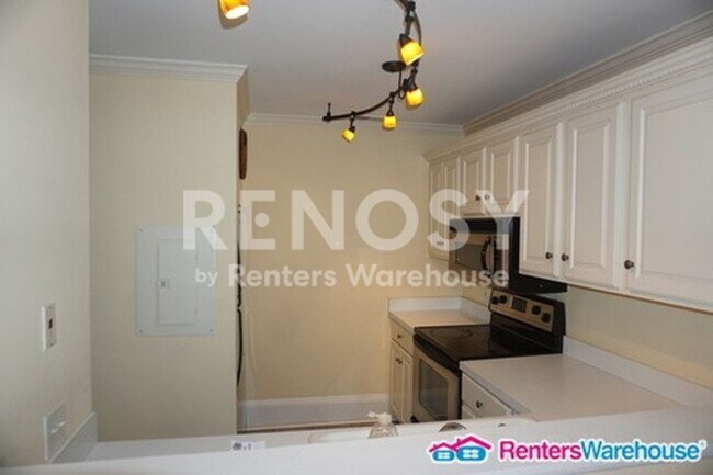 Building Photo - Very Nice 2BD/1BA Condo In St Paul! Summit Ave!