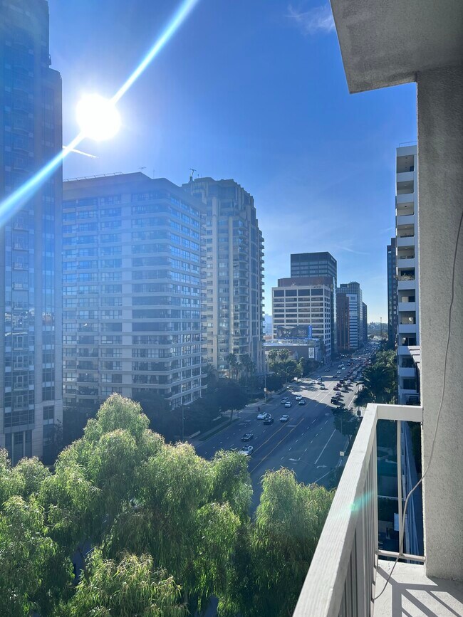 Building Photo - 10751 Wilshire Blvd