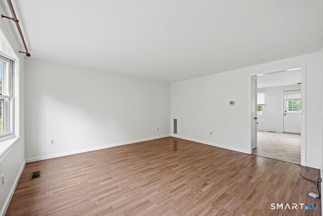 Building Photo - 8 Allspice Ln