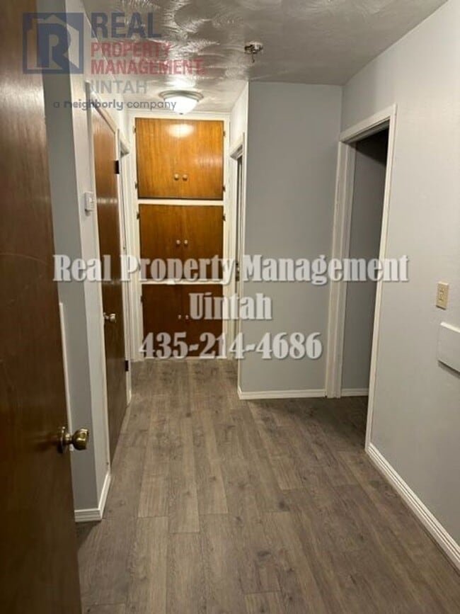 Building Photo - Cute 1-to-2-bedroom apartment
