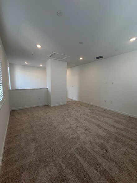 Building Photo - 5348 Liberty Ship Wy