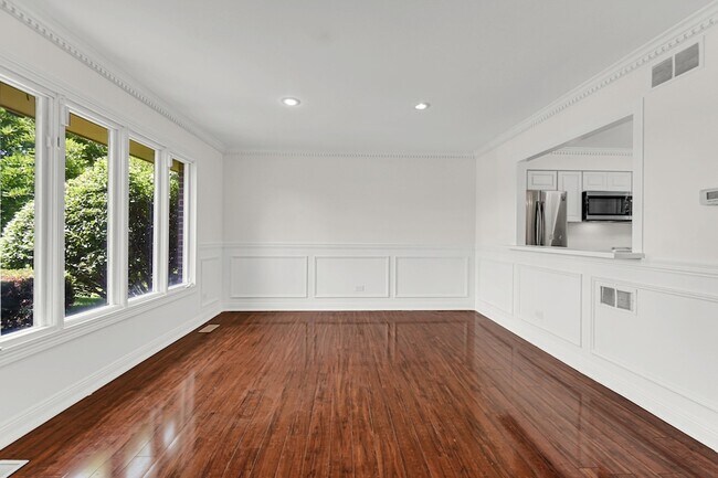 Building Photo - 3252 87th St