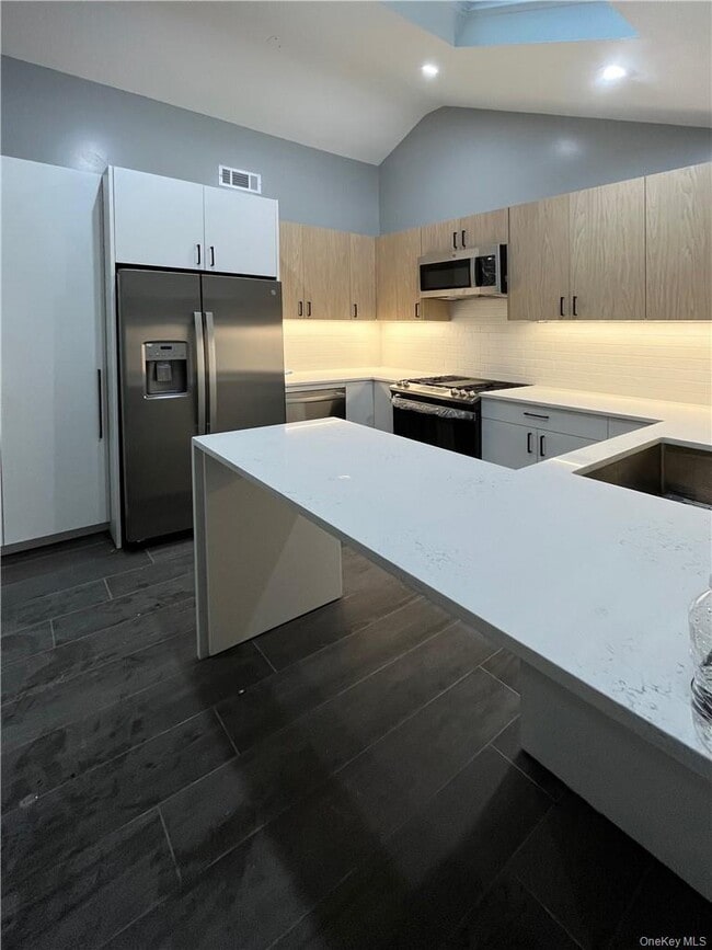 Building Photo - 31 Riverside Ave