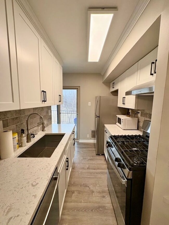 Building Photo - 2109 Greenery Ln