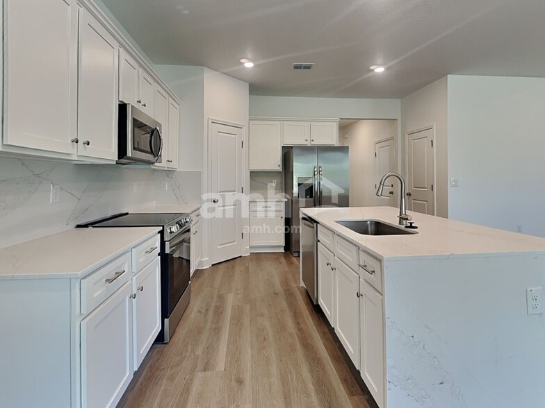 Building Photo - 37777 Dusty Saddle Ln