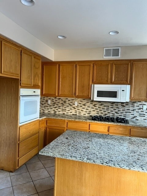 Building Photo - 15755 Roan Rd