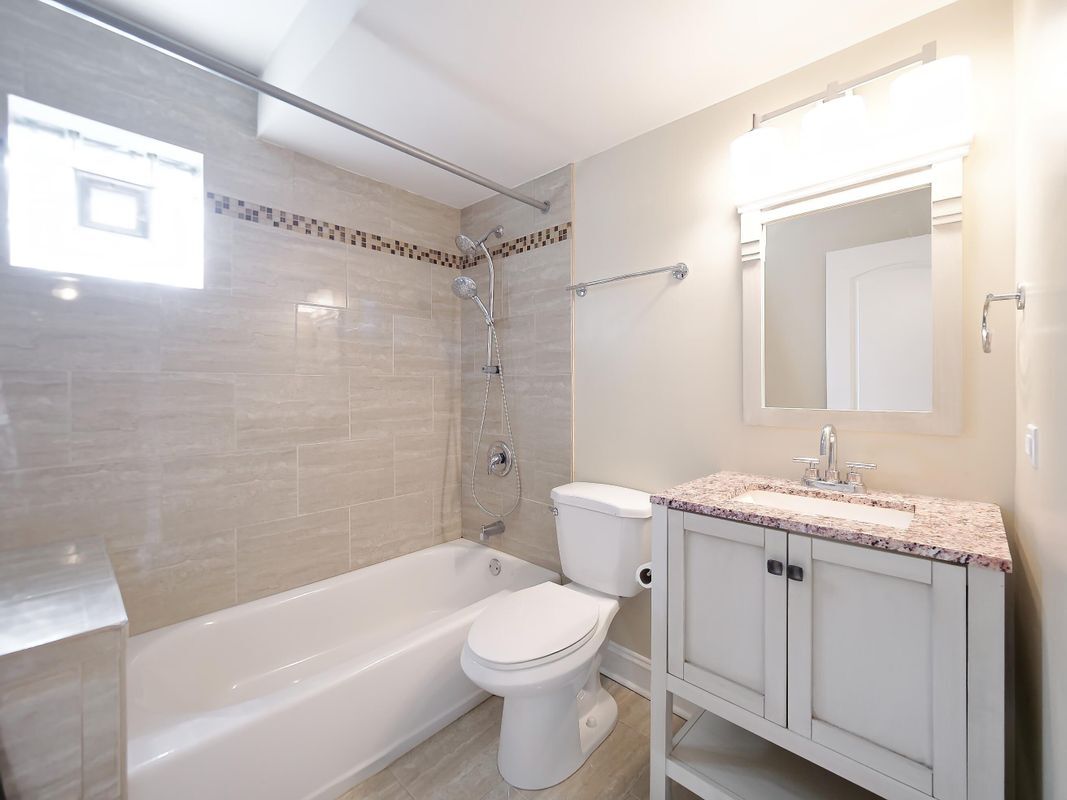 Building Photo - 6812 N Wolcott Ave