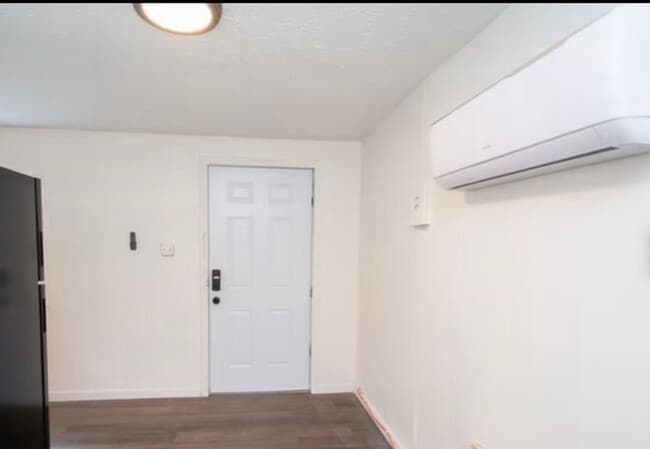 Building Photo - 1142 E Kentucky St