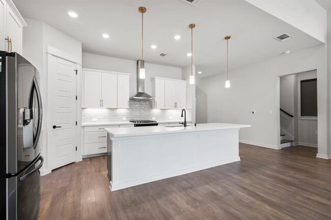 Building Photo - 2303 Rogge Ln