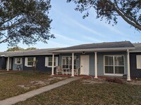 Building Photo - 3/2 Ground Floor Water/Sewer Included