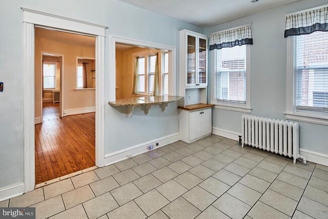 Building Photo - 1607 W 9th St