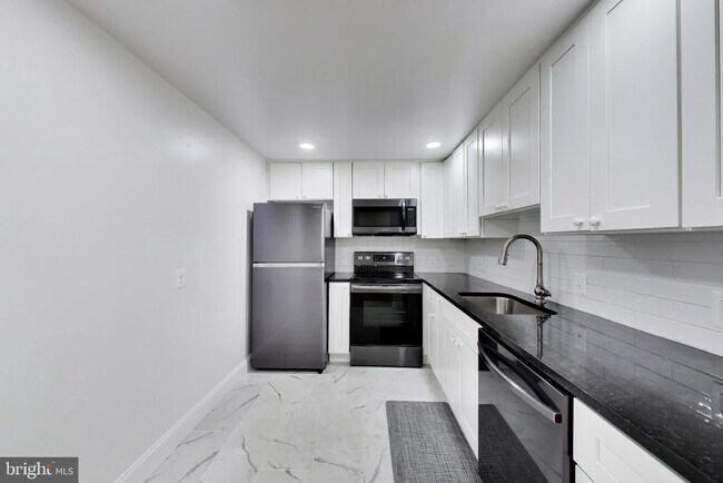 Building Photo - 7661 Provincial Dr