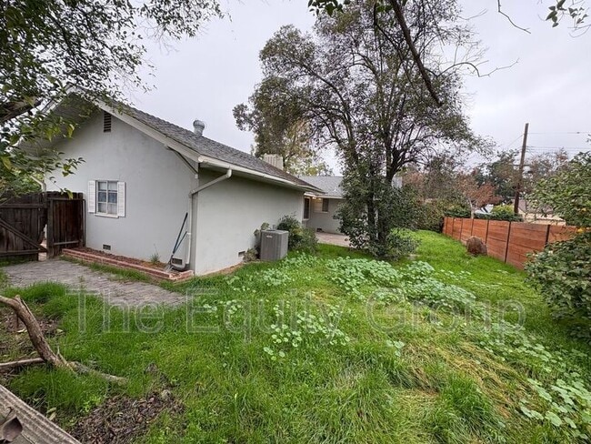 Building Photo - 1044 S Linda Vista St