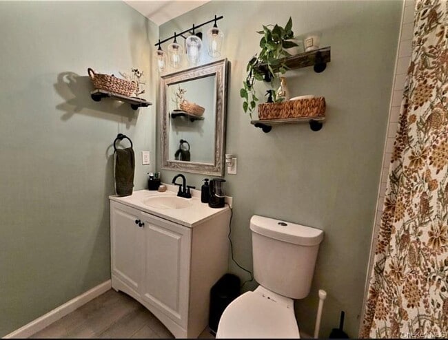 Building Photo - 409 Rakov Rd