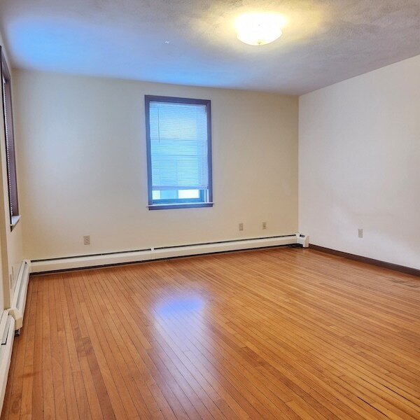 Building Photo - 83 Elm St