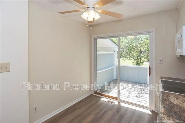 Building Photo - 2012 Lakemeadow Dr