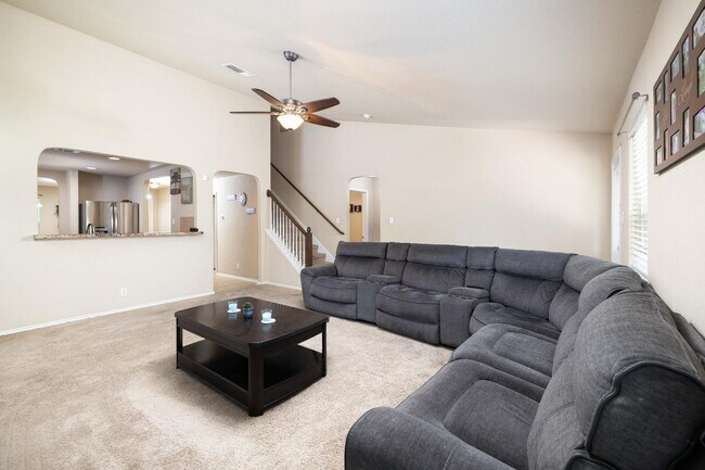 Building Photo - 11515 N Peak