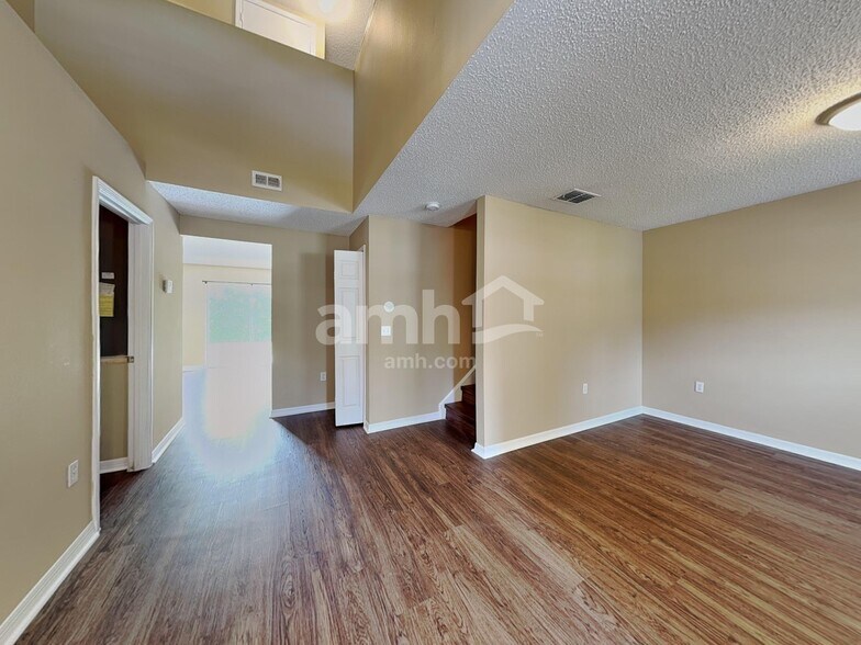 Building Photo - 16452 Corner Lake Dr