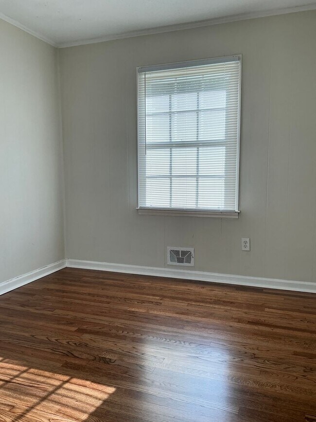 Building Photo - 3 BR/ 2 BA Close to Downtown Watkinsville & Wire Park!