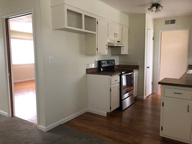 Building Photo - 9610 Sheldon Rd