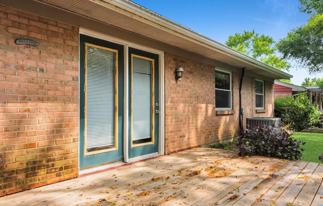 Building Photo - 10203 Storm Dr