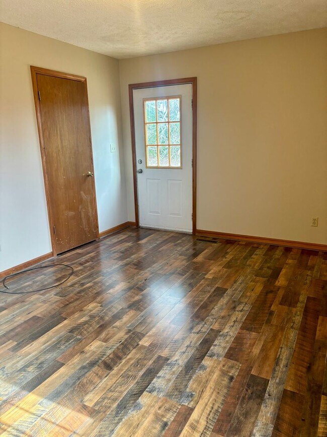 Building Photo - Deposit Special !