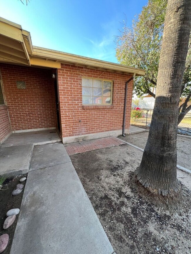 Primary Photo - 4508 E Fairmount St