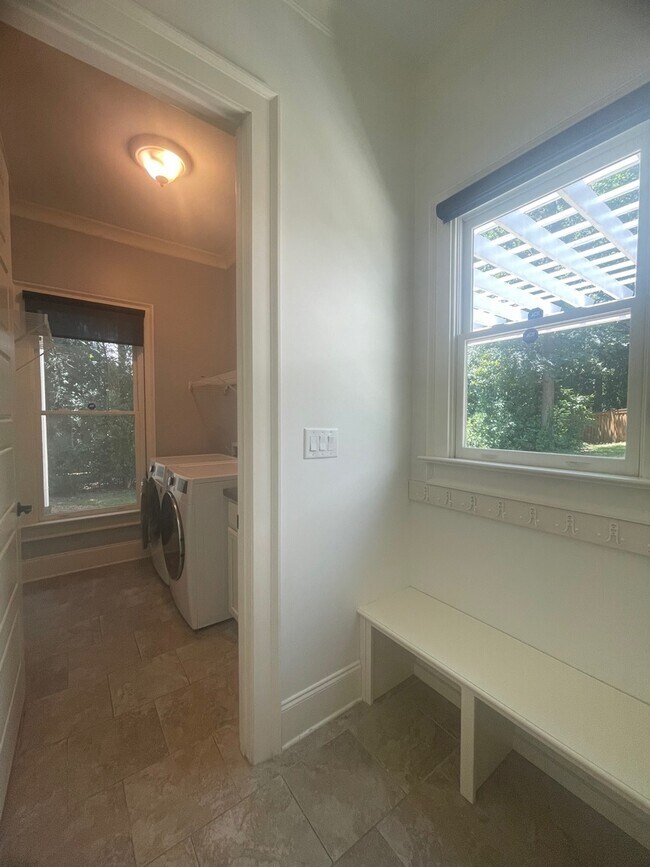 Building Photo - 245 Harben Pl