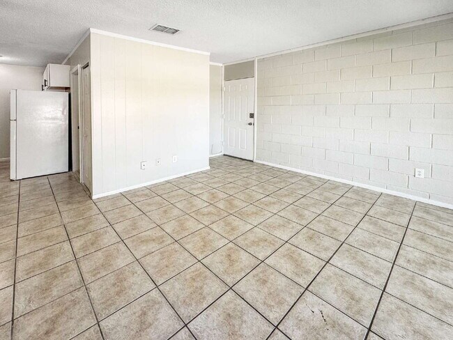 Building Photo - 1852-A Golf View Avenue #10