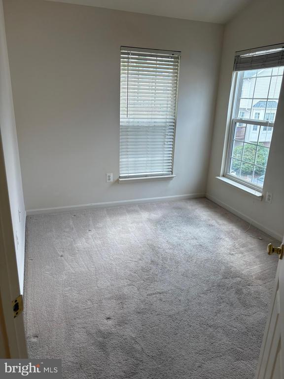 Building Photo - 46239 Milthorn Terrace