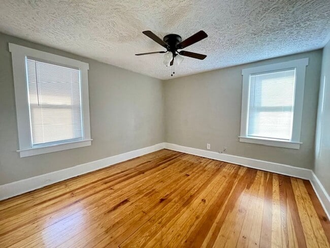 Building Photo - IDEAL 3 Bedroom Home!
