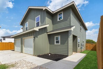 Building Photo - Summer Fest 161-162 Move-in Special, Call ...