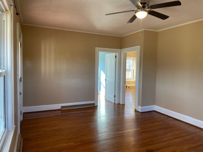 Building Photo - 4-5 bedroom home in Franklinville