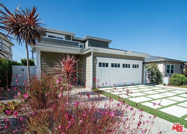 Building Photo - 2947 Kelton Ave