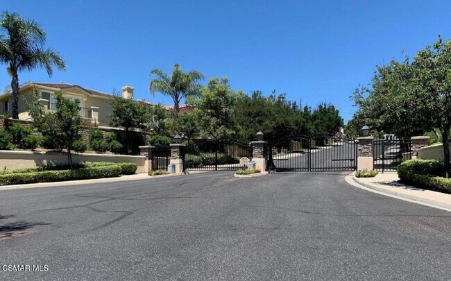 Building Photo - 2946 Venezia Ln