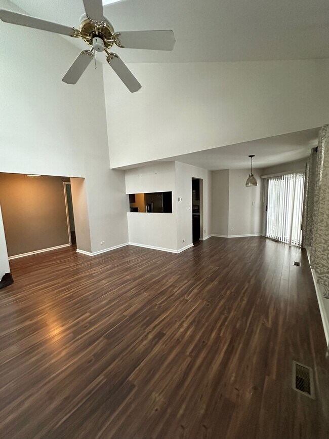 Primary Photo - 386 Waterford Ct