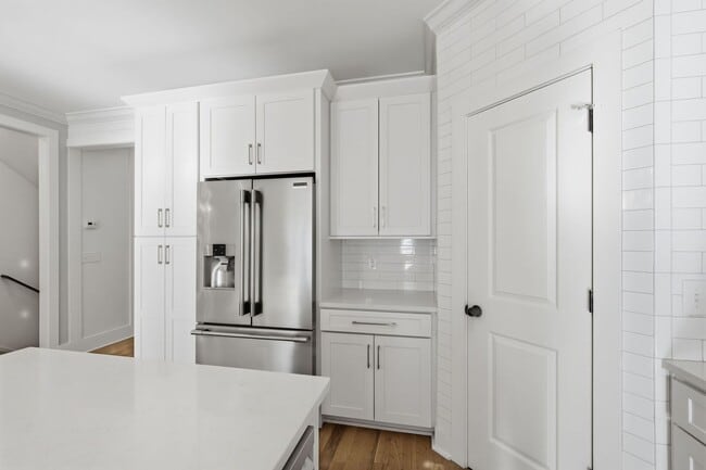 Building Photo - Modern Living in Franklin