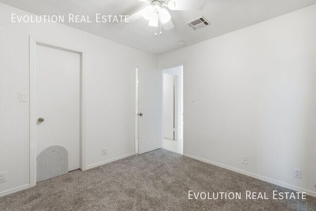 Building Photo - 20251 N 3rd Dr