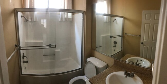 Building Photo - Beautiful 4 bedroom - 3 bathroom home in Corona