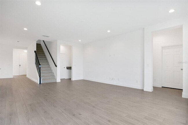 Building Photo - 7842 Syracuse Dr