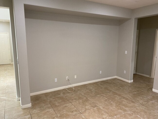 Building Photo - NW!!! 4 bedrooms!!! Pool and Spa!!! All ti...