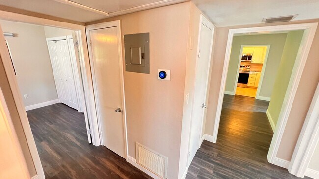 Building Photo - Timeless Charm Meets Modern Comfort in the Heart of Winter Park! WASHER & DRYER INCLUDED!