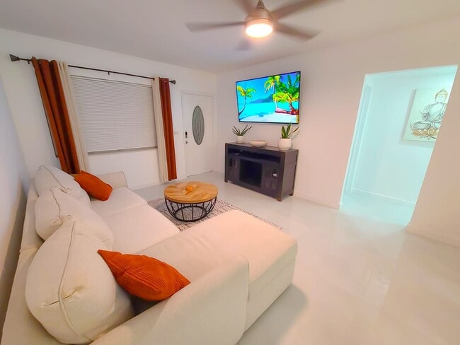 Building Photo - 20520 NE 15th Ave