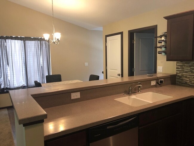 Building Photo - 460 RJ Dr