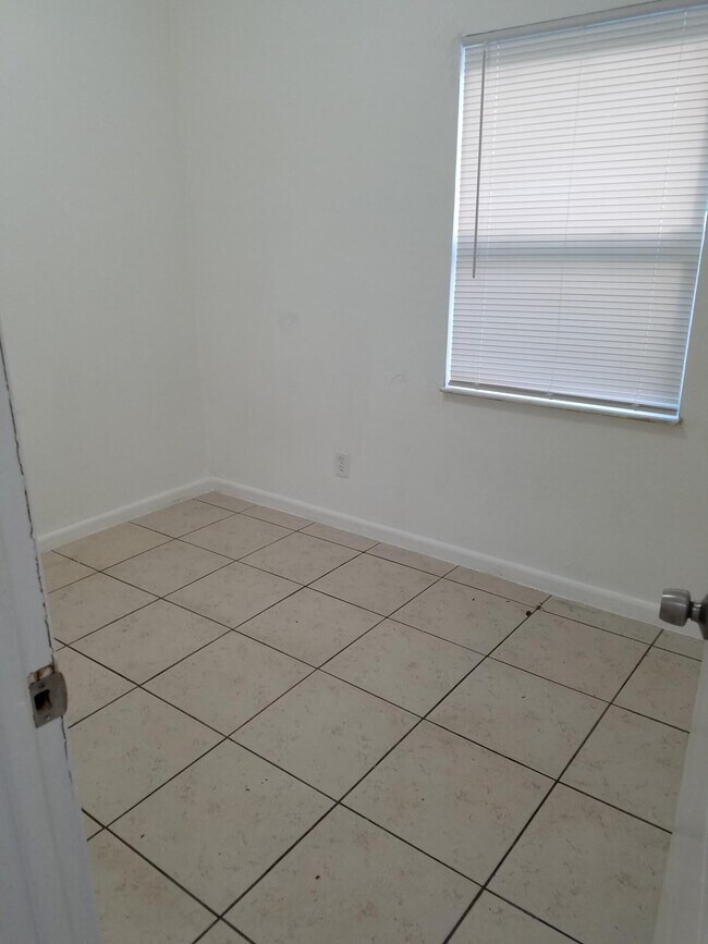 Building Photo - 2009 Division Ave