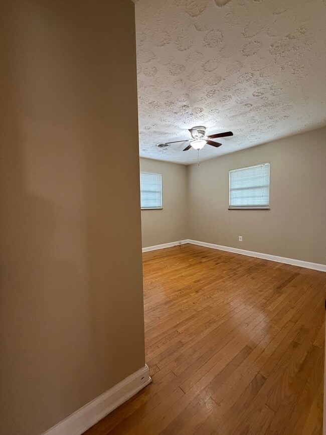 Building Photo - Nice 3 bedroom/1.5 bath home for rent in E. Morristown, Tennessee