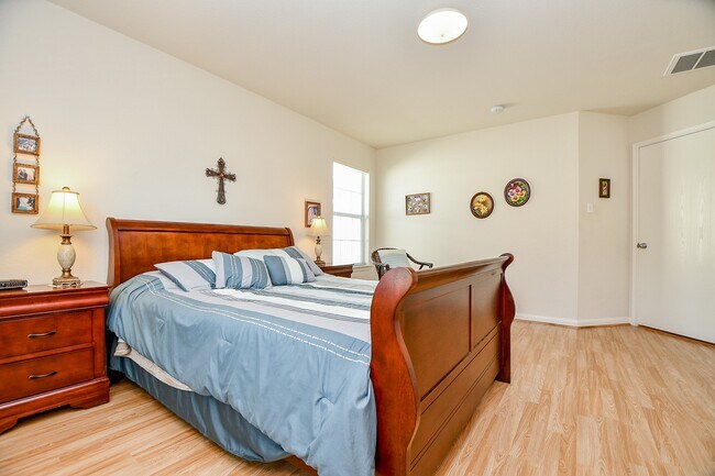 Building Photo - 18114 Waverly Hollow Ln
