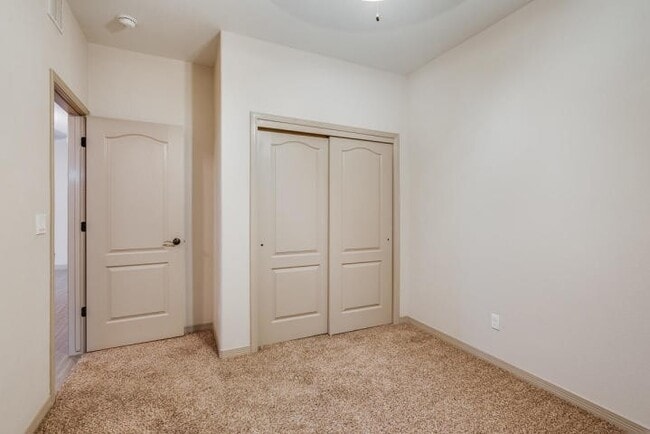 Building Photo - East El Paso 3bed/2bath Refrig A/C in Gated Community with Pool Access!