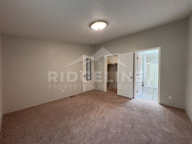 Building Photo - 582 N 4200 E