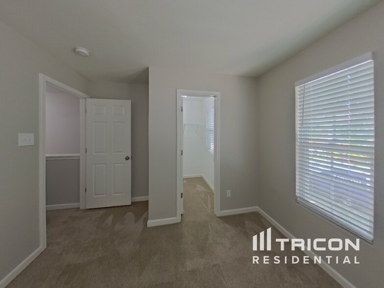 Building Photo - 758 Sinclair Dr